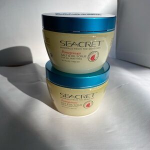 Seacret Pomegranate Salt & Oil Scrub - Blue and Cream